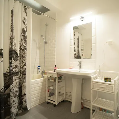 Spacious Studio In The Heart Of Apartment Paris